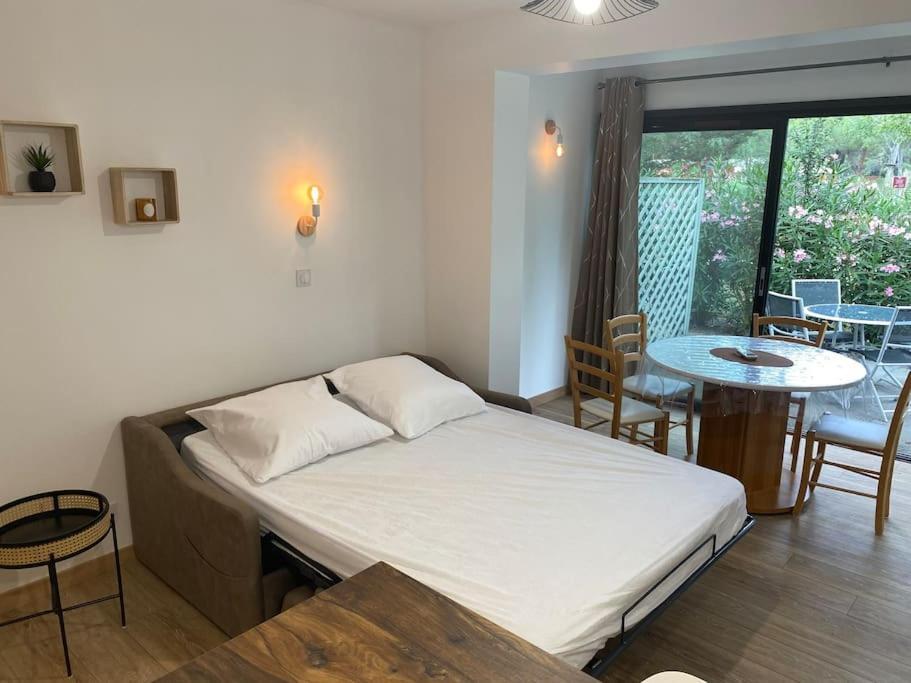 Appartement Residence Vacances Amandier อาร์ลส์ ภายนอก รูปภาพ